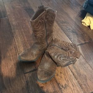 Kids boots size 13
